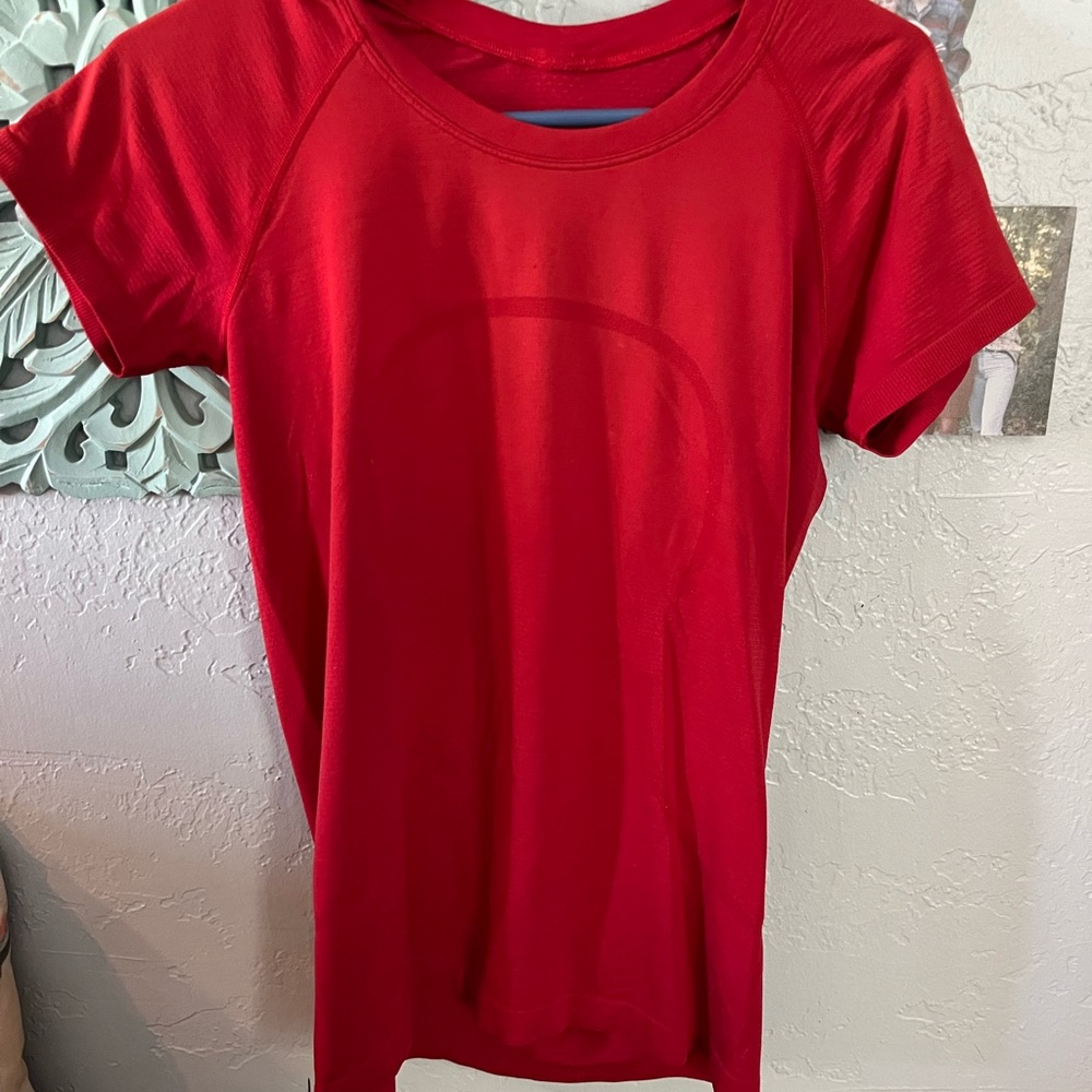 red lulu lemon swiftly tech shirt